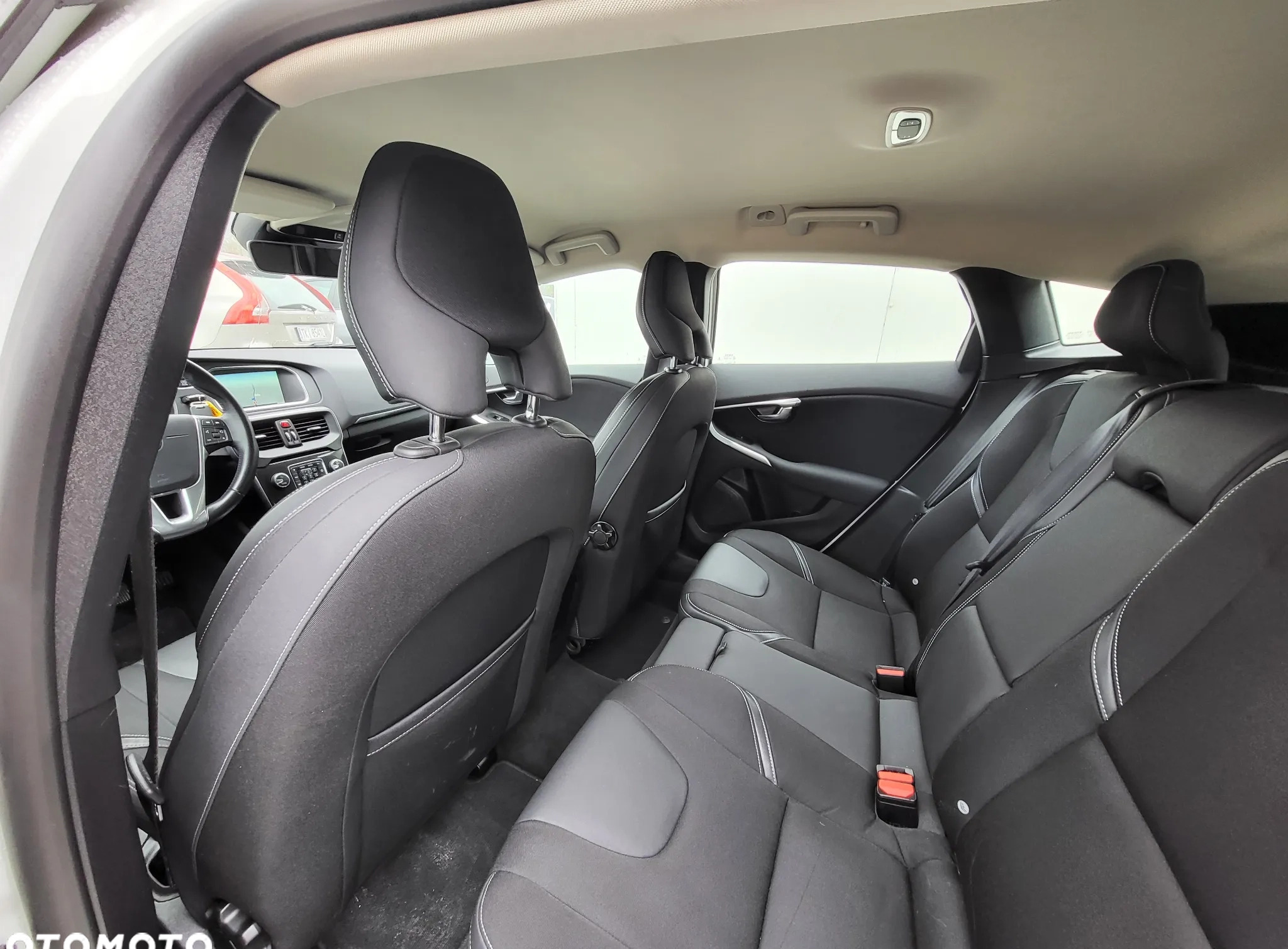 Volvo V40 cena 52400 przebieg: 191200, rok produkcji 2016 z Trzebiatów małe 137